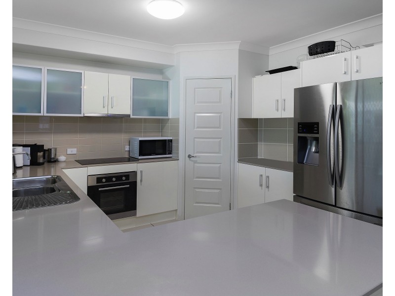 10 Azure Way, Hope Island QLD 4212