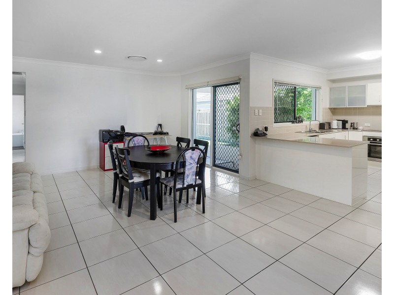 10 Azure Way, Hope Island QLD 4212