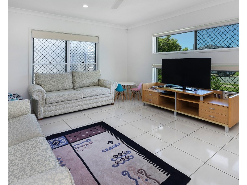 10 Azure Way, Hope Island QLD 4212