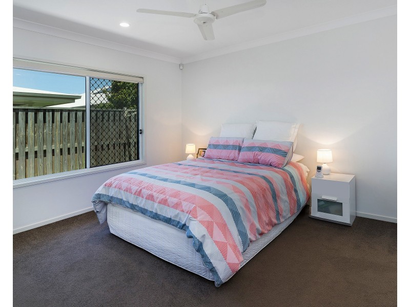 10 Azure Way, Hope Island QLD 4212