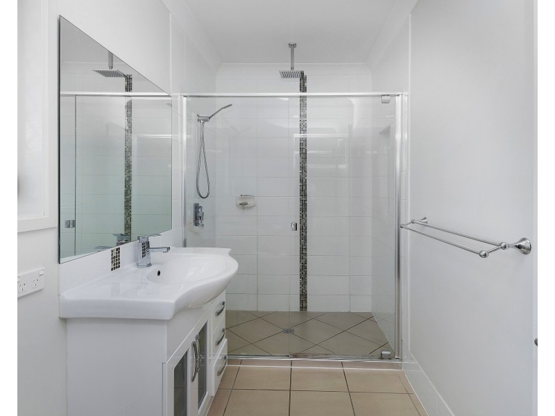 10 Azure Way, Hope Island QLD 4212