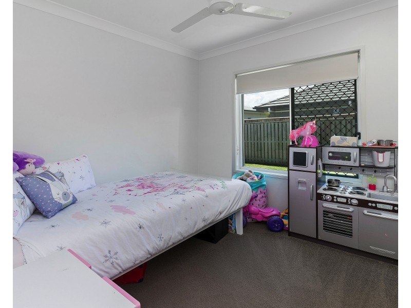 10 Azure Way, Hope Island QLD 4212