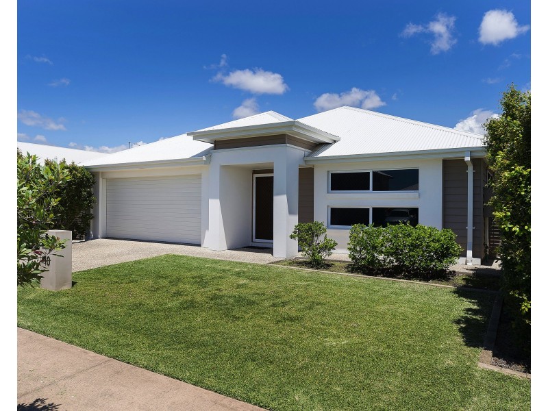 10 Azure Way, Hope Island QLD 4212