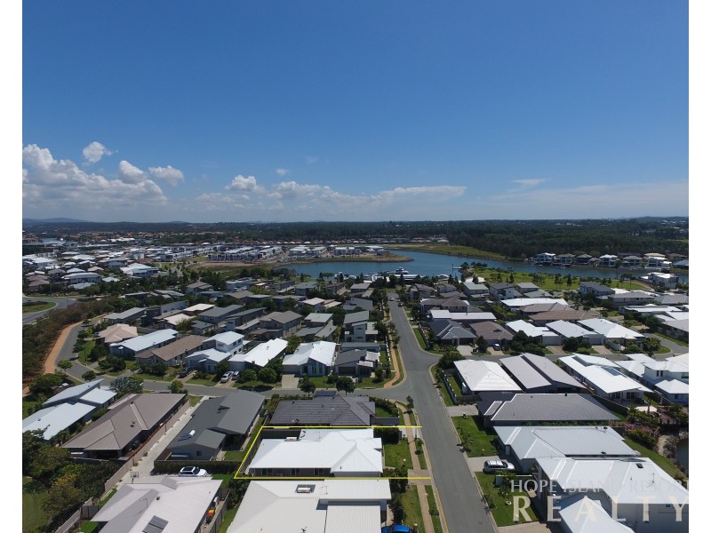 10 Azure Way, Hope Island QLD 4212
