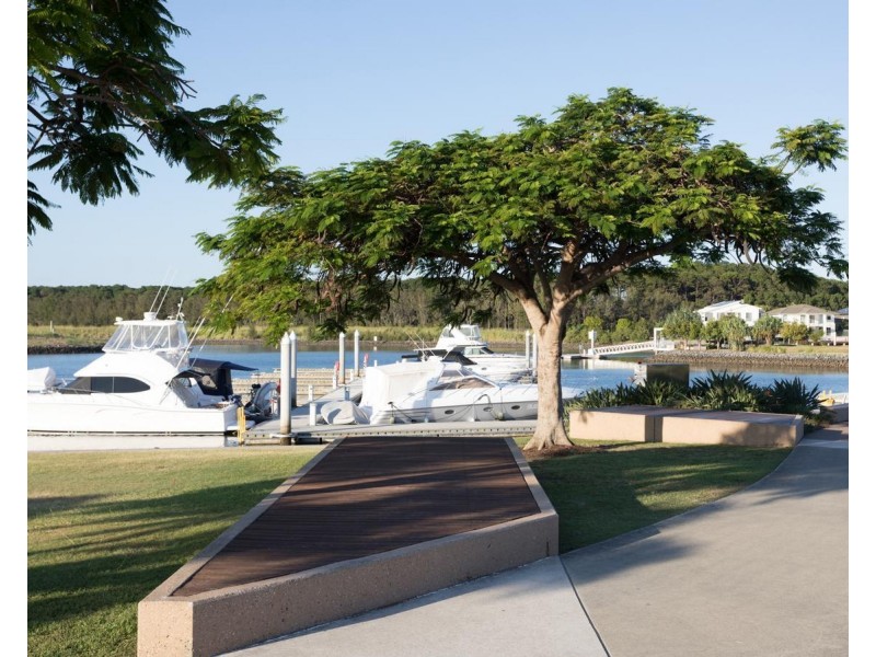 10 Azure Way, Hope Island QLD 4212