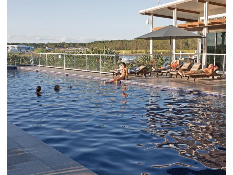 10 Azure Way, Hope Island QLD 4212