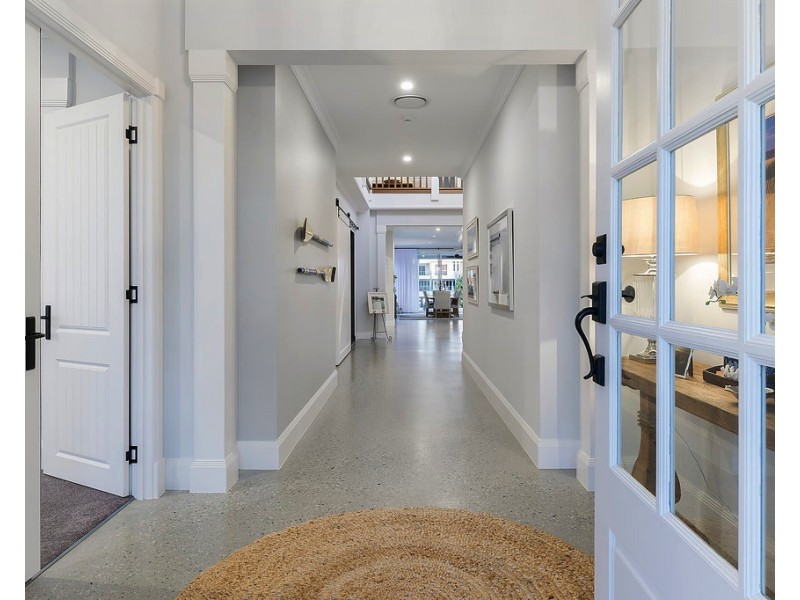 2633 Virginia Drive, Hope Island QLD 4212