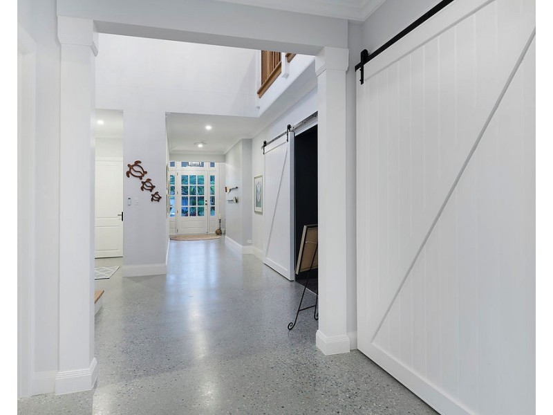 2633 Virginia Drive, Hope Island QLD 4212