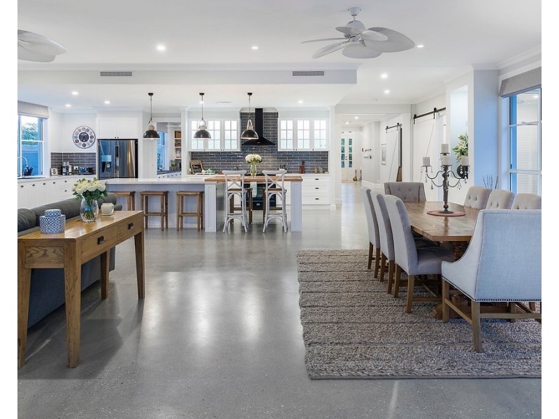 2633 Virginia Drive, Hope Island QLD 4212