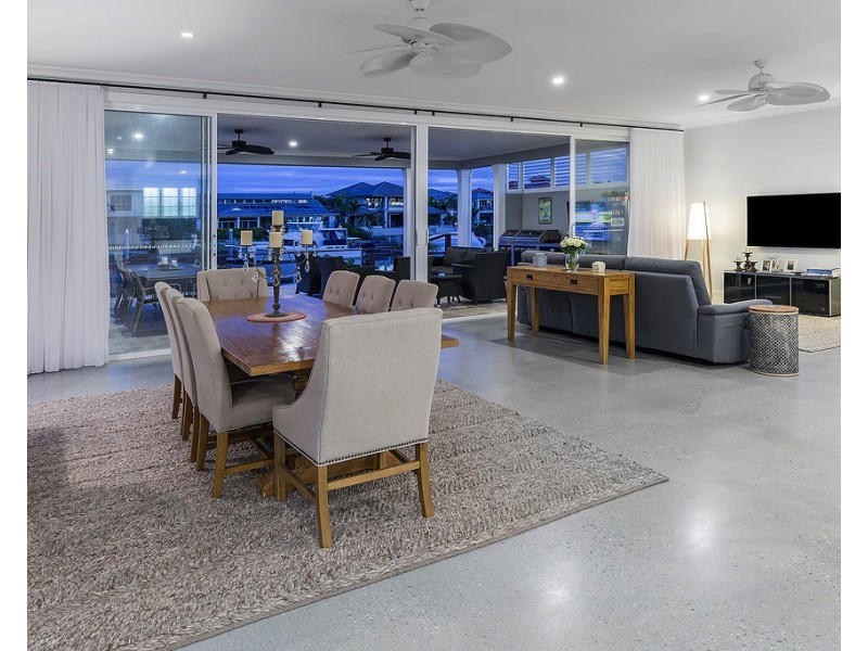 2633 Virginia Drive, Hope Island QLD 4212