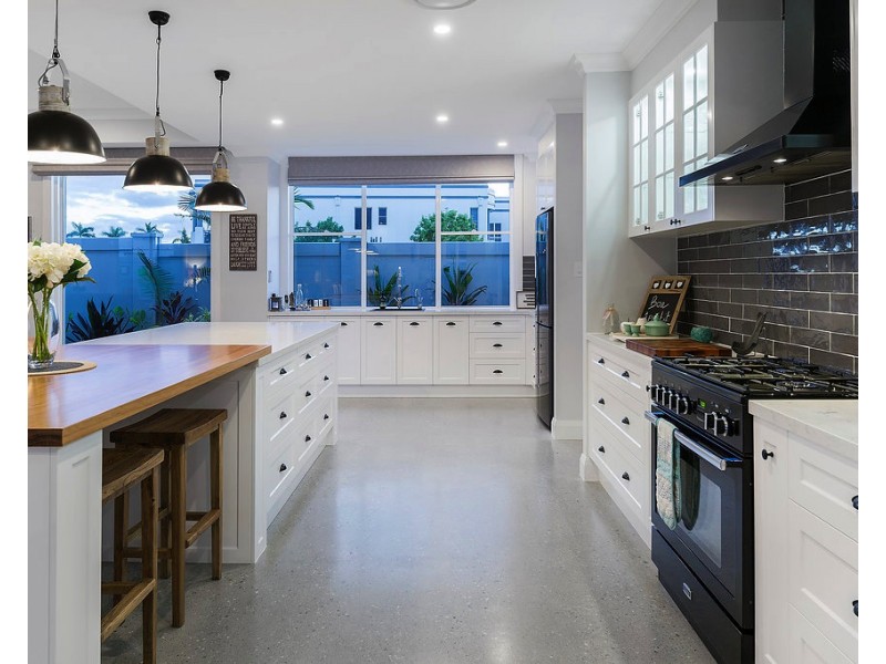 2633 Virginia Drive, Hope Island QLD 4212