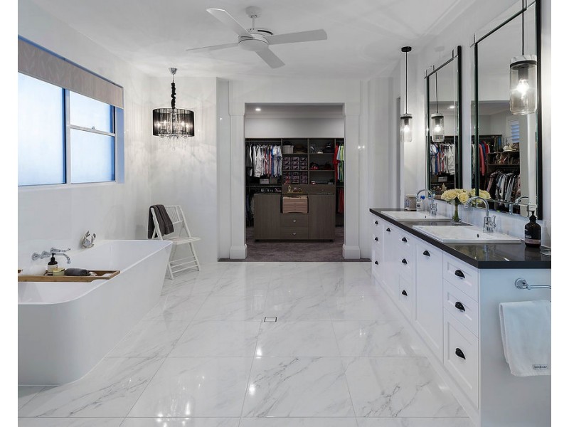 2633 Virginia Drive, Hope Island QLD 4212
