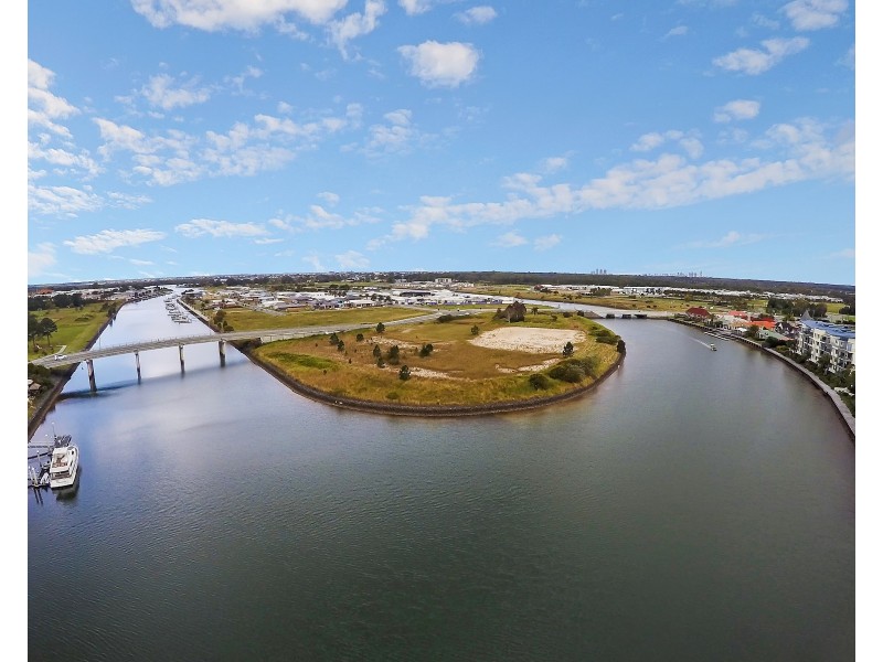 10 Sickle Ave, Hope Island QLD 4212