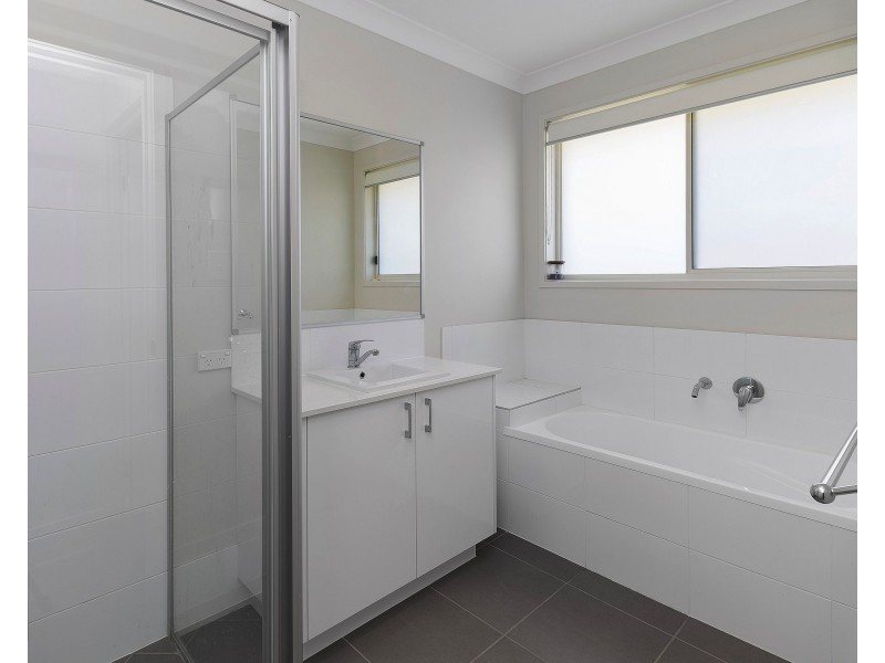 11 Greenmount St, Pimpama QLD 4209