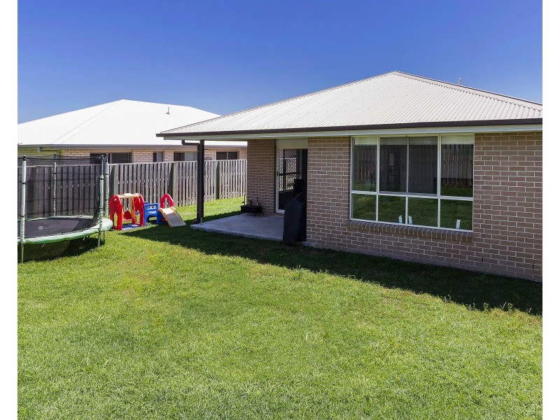 11 Greenmount St, Pimpama QLD 4209