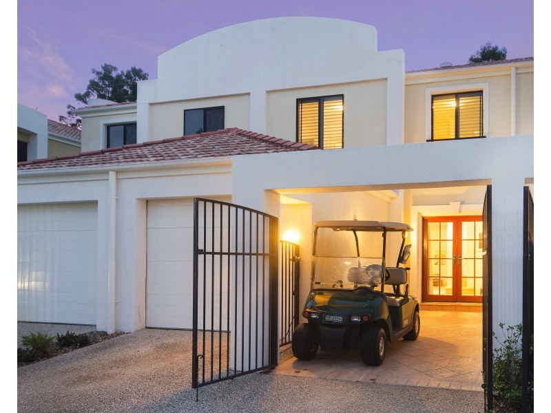 8853 Magnolia Drive East, Hope Island QLD 4212