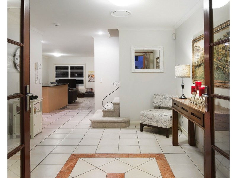 8853 Magnolia Drive East, Hope Island QLD 4212