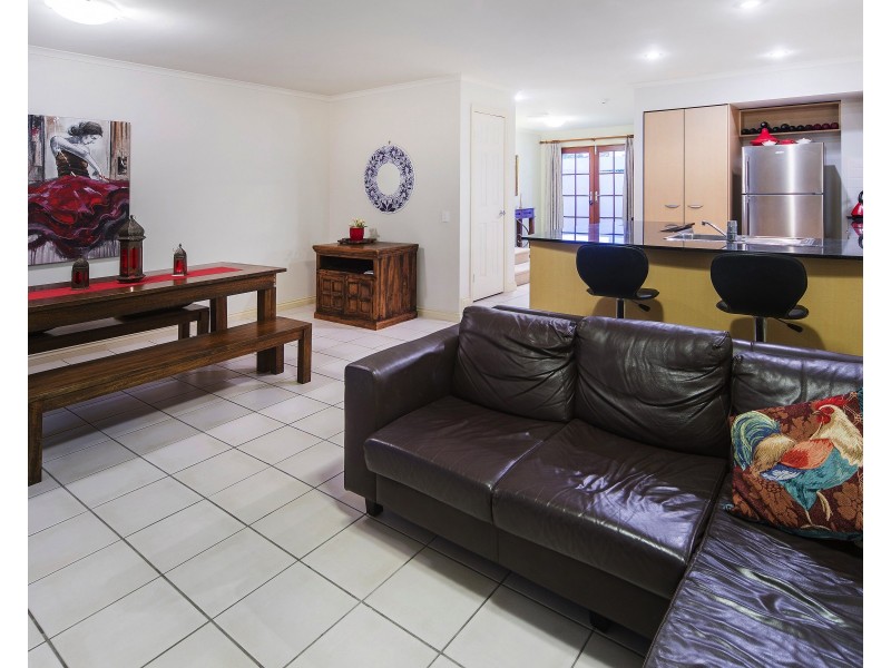 8853 Magnolia Drive East, Hope Island QLD 4212