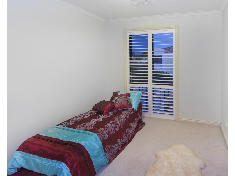 8853 Magnolia Drive East, Hope Island QLD 4212