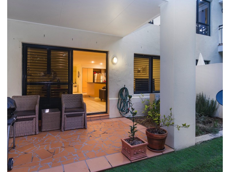 8853 Magnolia Drive East, Hope Island QLD 4212