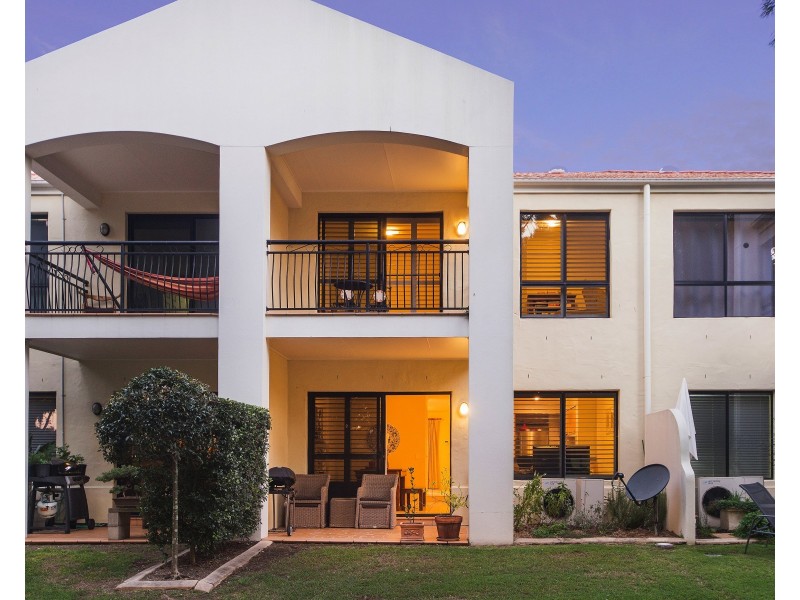 8853 Magnolia Drive East, Hope Island QLD 4212