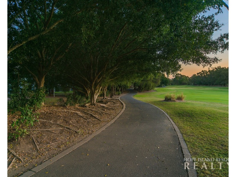 8853 Magnolia Drive East, Hope Island QLD 4212