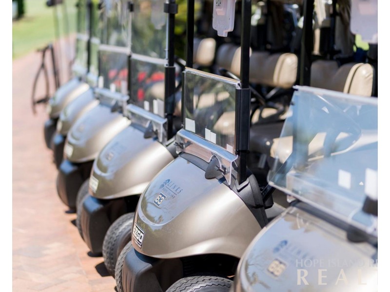 8853 Magnolia Drive East, Hope Island QLD 4212