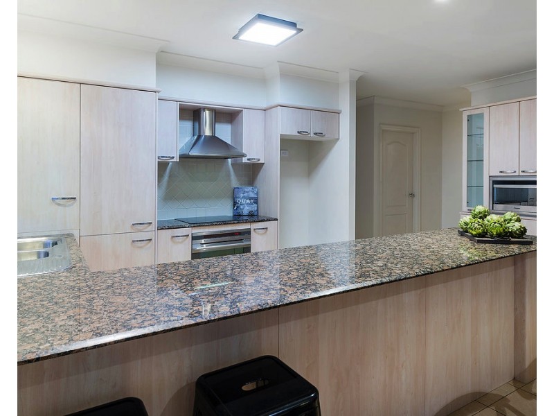 2023 Gracemere Gardens Cct, Hope Island QLD 4212