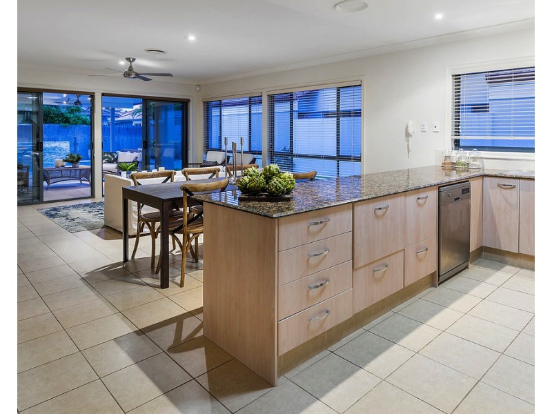 2023 Gracemere Gardens Cct, Hope Island QLD 4212