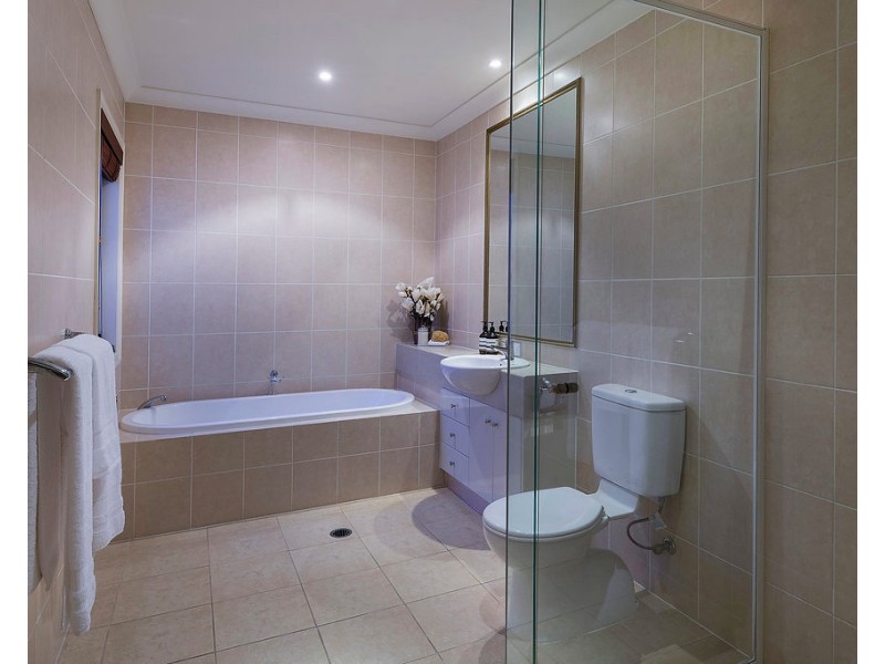 2023 Gracemere Gardens Cct, Hope Island QLD 4212