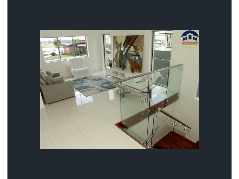 9 Onshore Pl, Helensvale QLD 4212