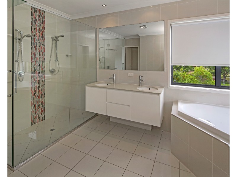 9 Onshore Pl, Helensvale QLD 4212