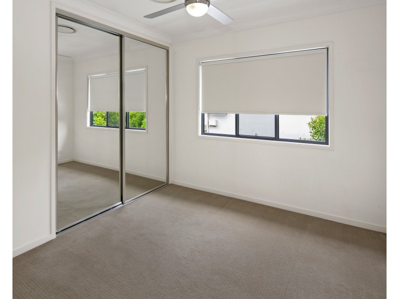 9 Onshore Pl, Helensvale QLD 4212