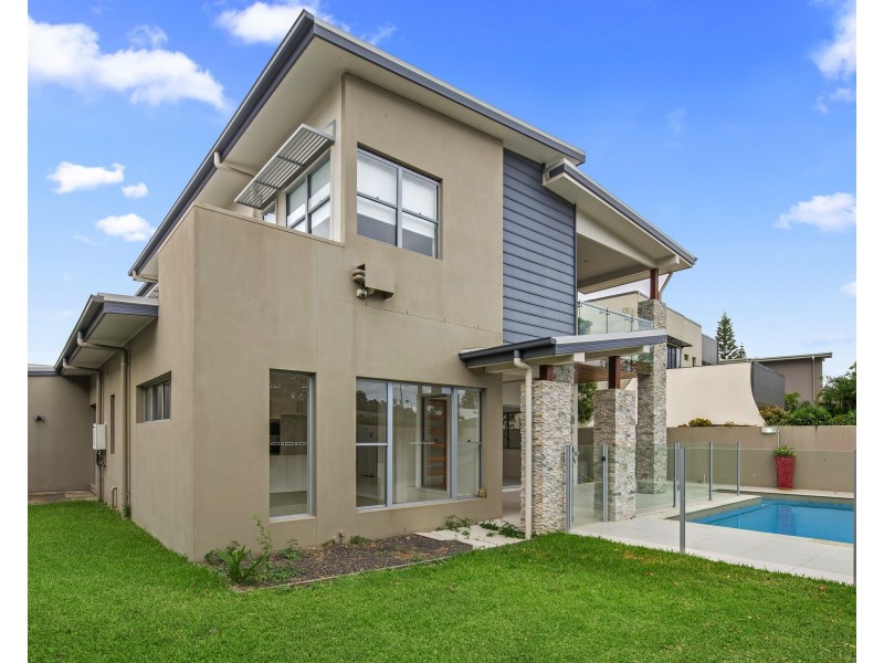 9 Onshore Pl, Helensvale QLD 4212