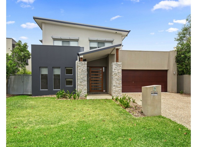 9 Onshore Pl, Helensvale QLD 4212