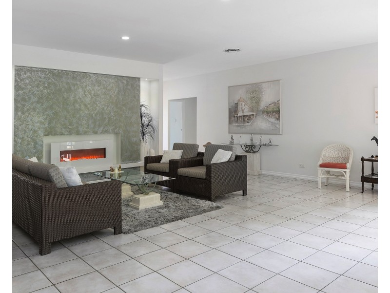 3289 Palladian Dr, Hope Island QLD 4212