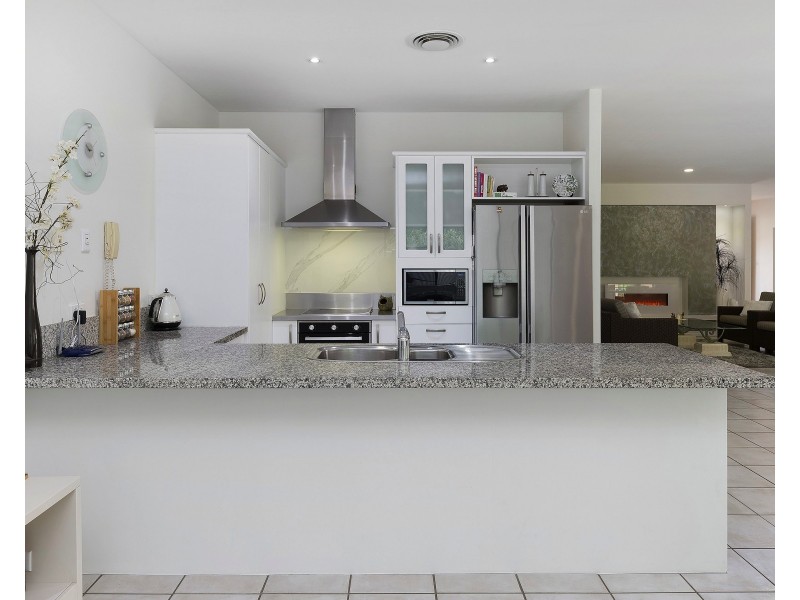 3289 Palladian Dr, Hope Island QLD 4212