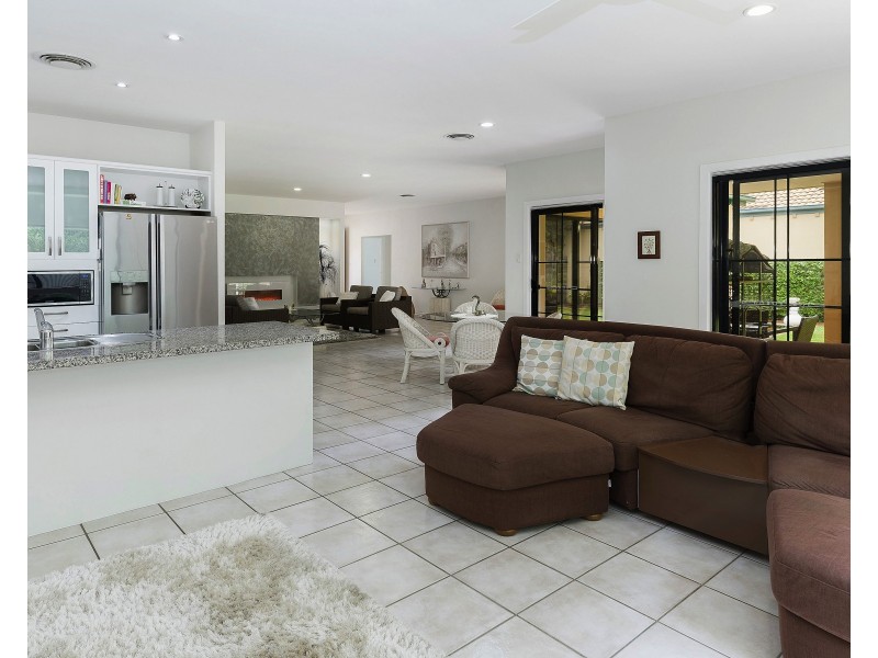 3289 Palladian Dr, Hope Island QLD 4212