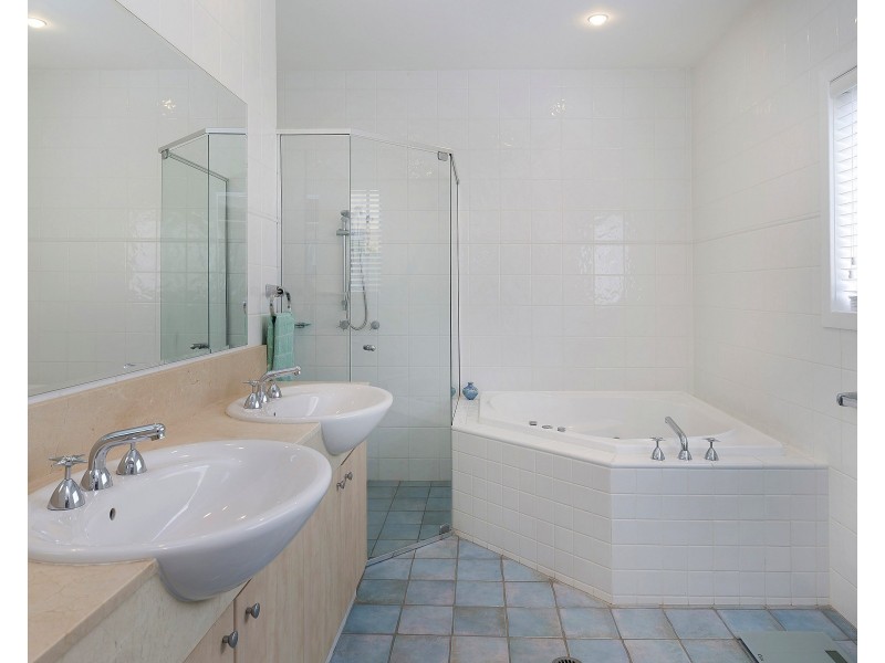 3289 Palladian Dr, Hope Island QLD 4212