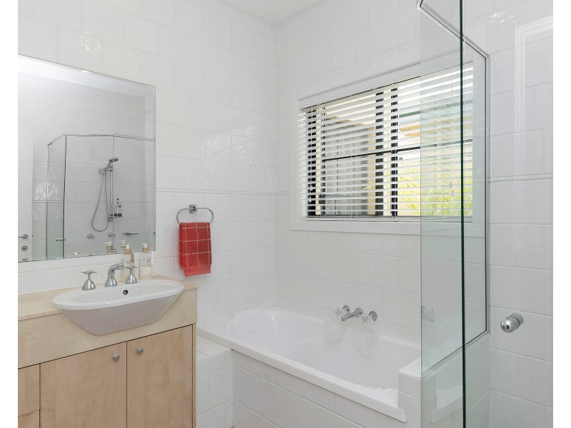 3289 Palladian Dr, Hope Island QLD 4212