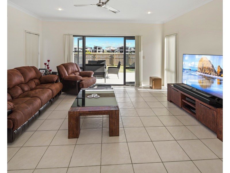 88/19 Santa Barbara Rd, Hope Island QLD 4212