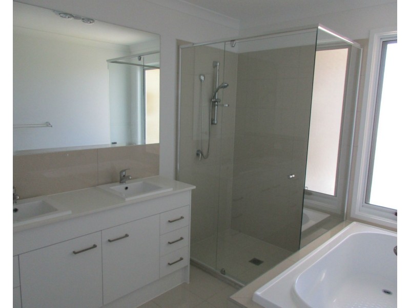 Hope Island QLD 4212