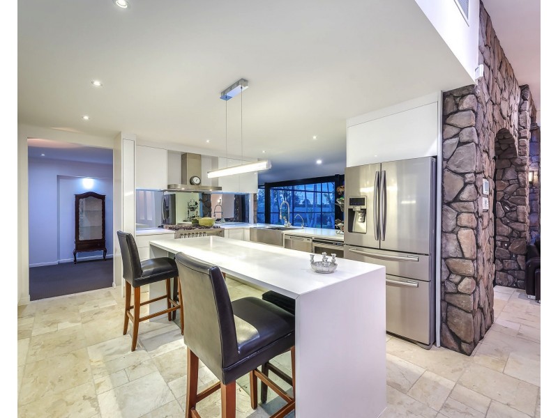 64 Clarence Dr, Helensvale QLD 4212
