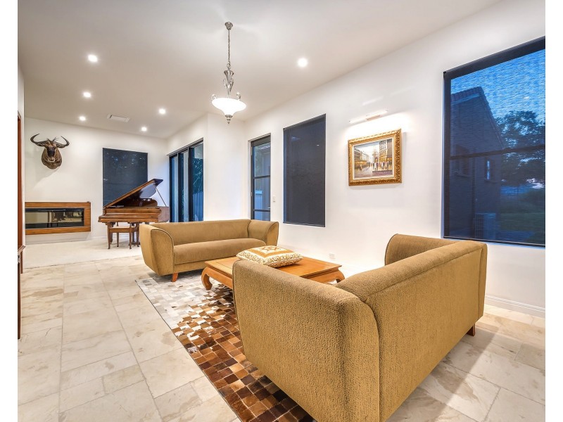 64 Clarence Dr, Helensvale QLD 4212
