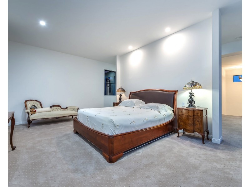 64 Clarence Dr, Helensvale QLD 4212
