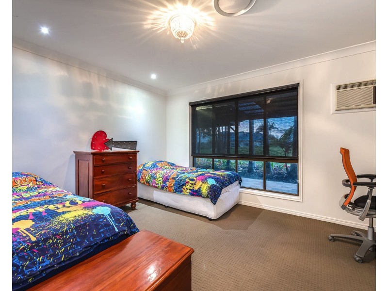 64 Clarence Dr, Helensvale QLD 4212