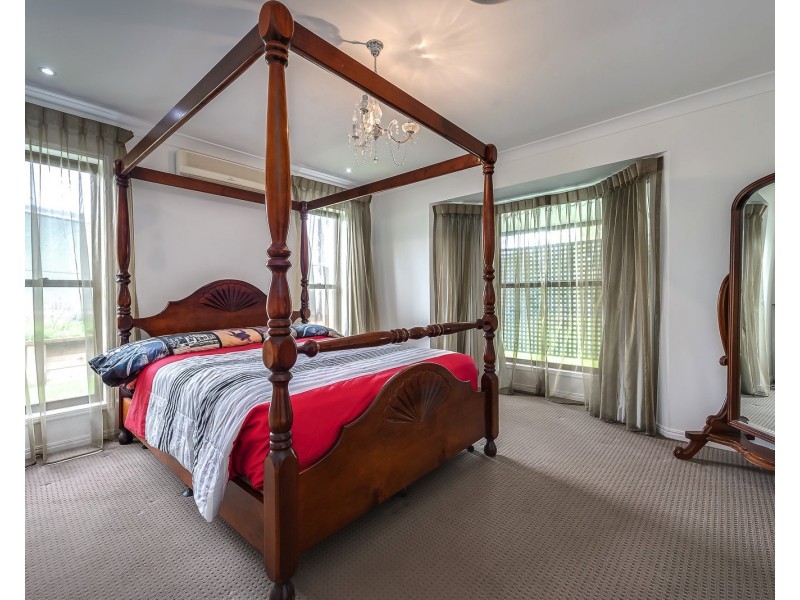 64 Clarence Dr, Helensvale QLD 4212