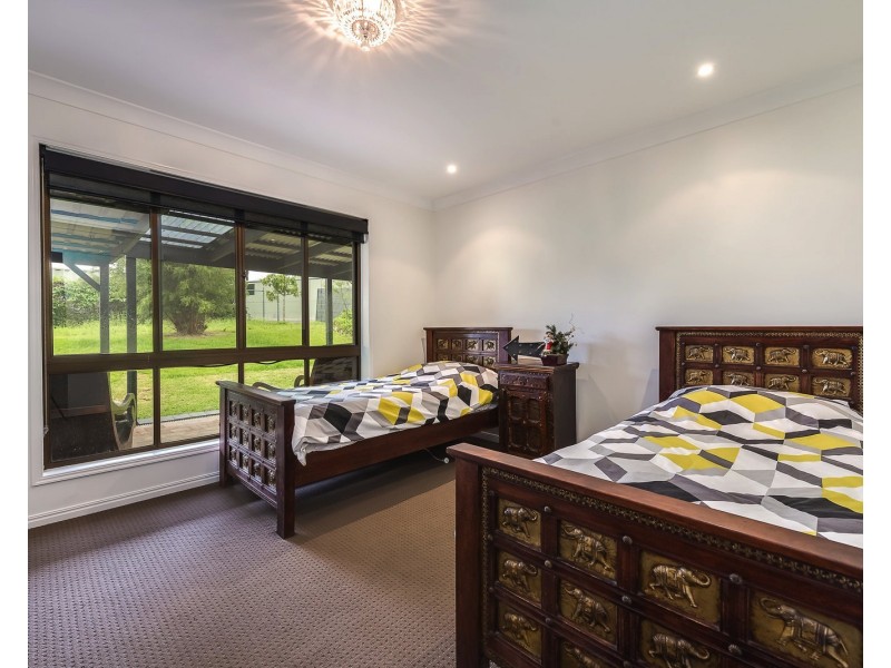 64 Clarence Dr, Helensvale QLD 4212