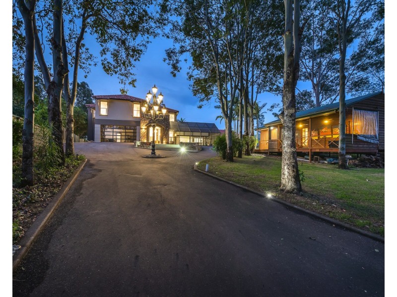 64 Clarence Dr, Helensvale QLD 4212