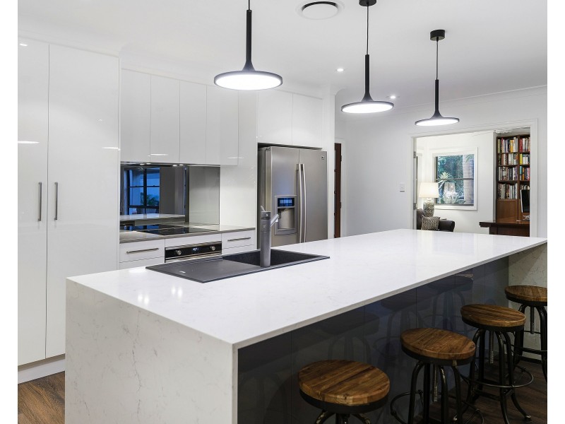 2014 Gracemere Gardens Cct, Hope Island QLD 4212